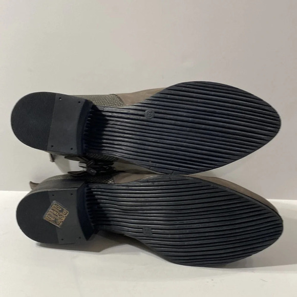 Bueno "NWOB" Maude Grey/Brown Nubuck Snake Embossed Boots Size 7.5 - Picture 12 of 13